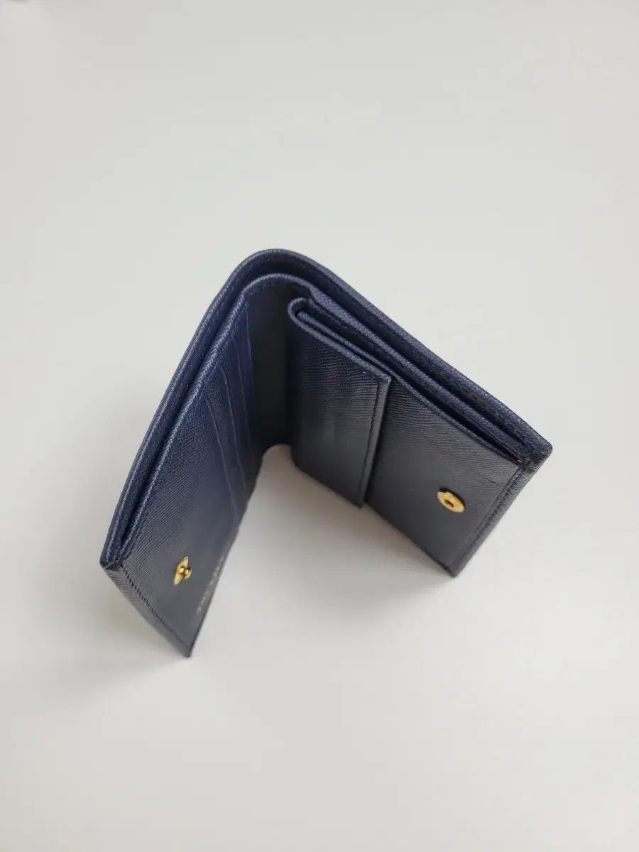 ★【PRADA】 メタルロゴ サフィアーノ カードウォレット★ PRADA(プラダ) サフィアーノ メタルロゴ カード ミドル