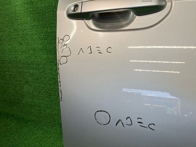 ラクティス NCP125 右フロントドア G 4WD アサヒ M2H3U 67001-52490  