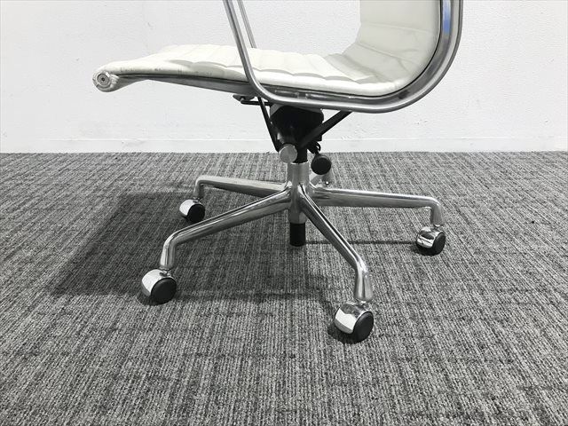 イームズアルミナム