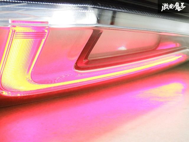 スズキ 純正 5AA-MA37S MA37S ソリオ 2022年4月 LED テール