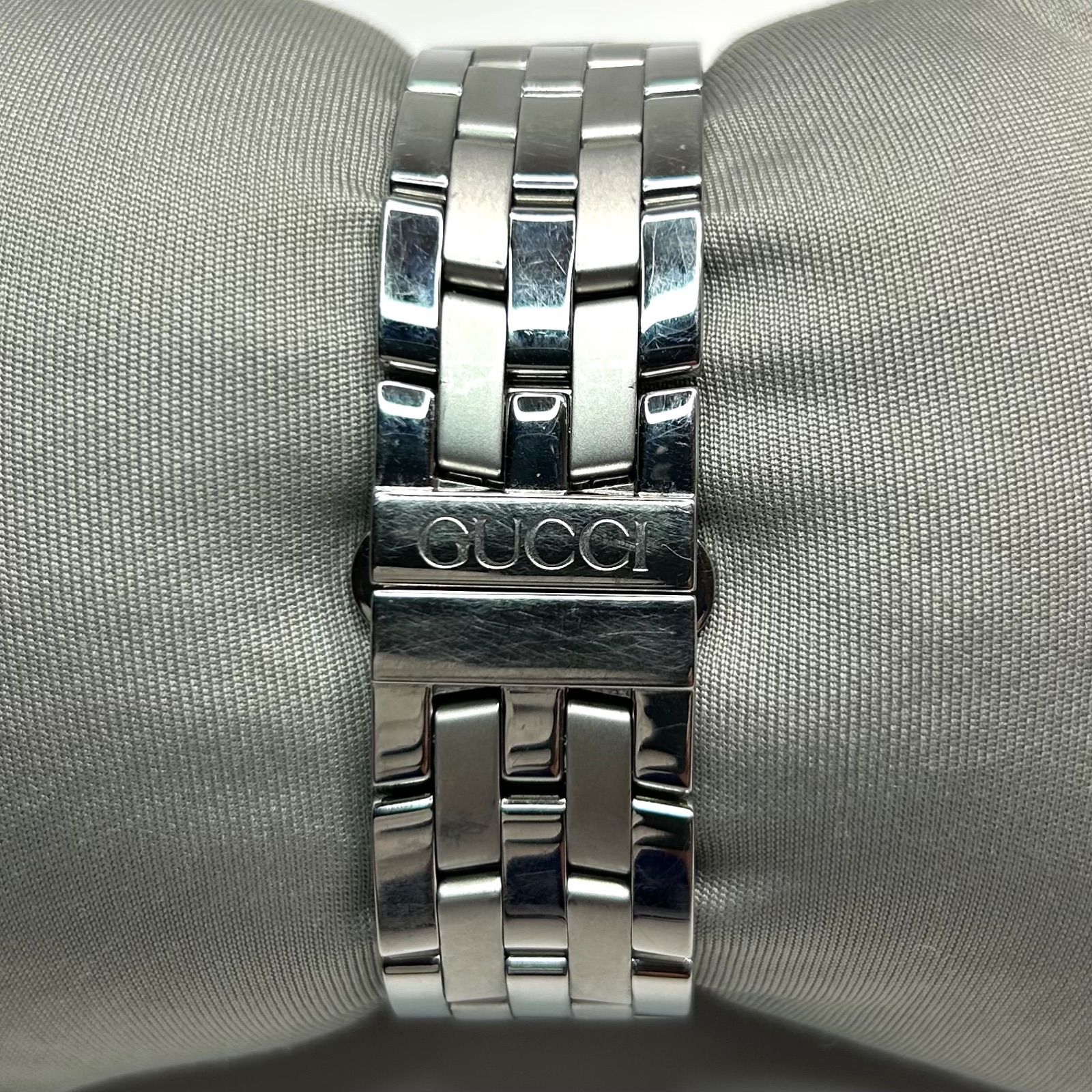 GUCCI グッチ シルバー ホワイト 文字盤 5500M 腕時計 クォーツ 稼動