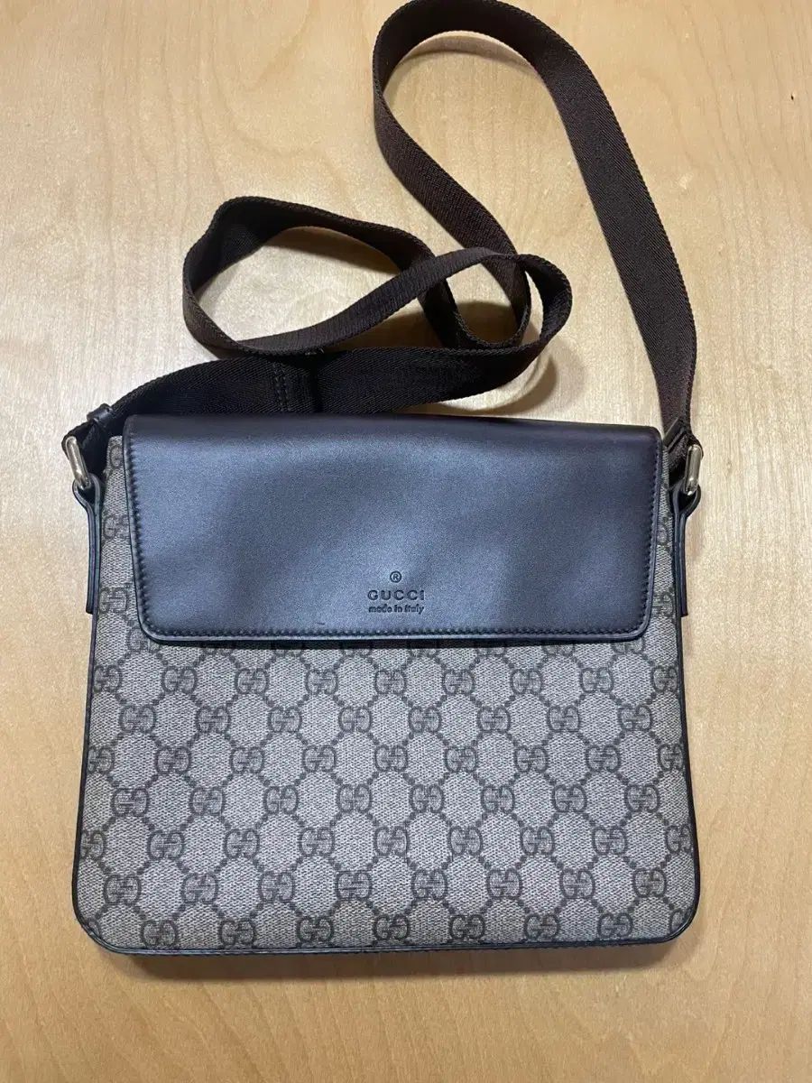GUCCI グッチ GG Supreme シュプリーム メッセンジャーバッグ