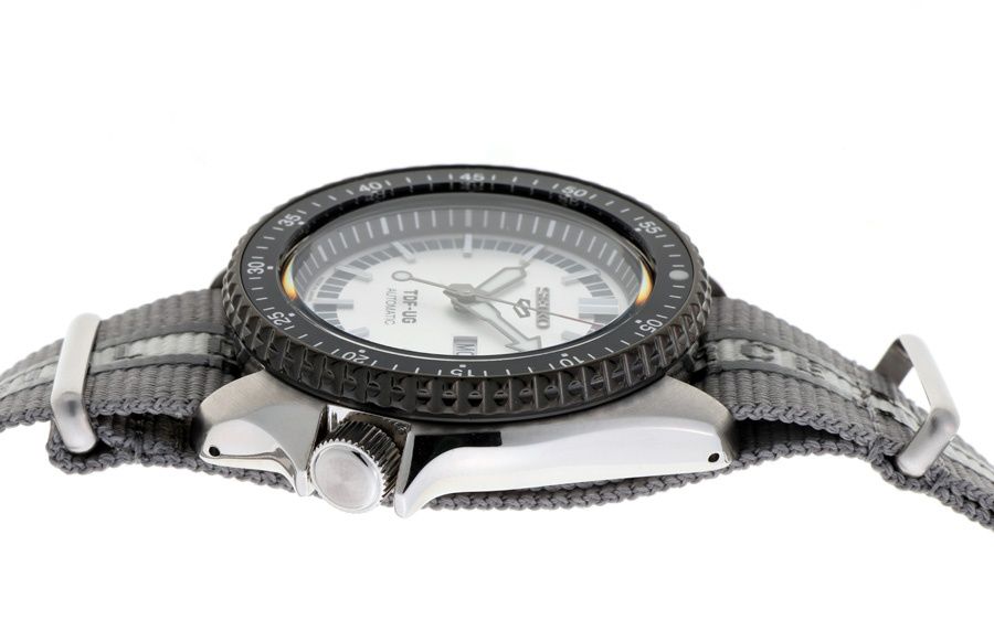 セイコー / SEIKO 5スポーツ ウルトラセブン55周年限定モデル SBSA195  