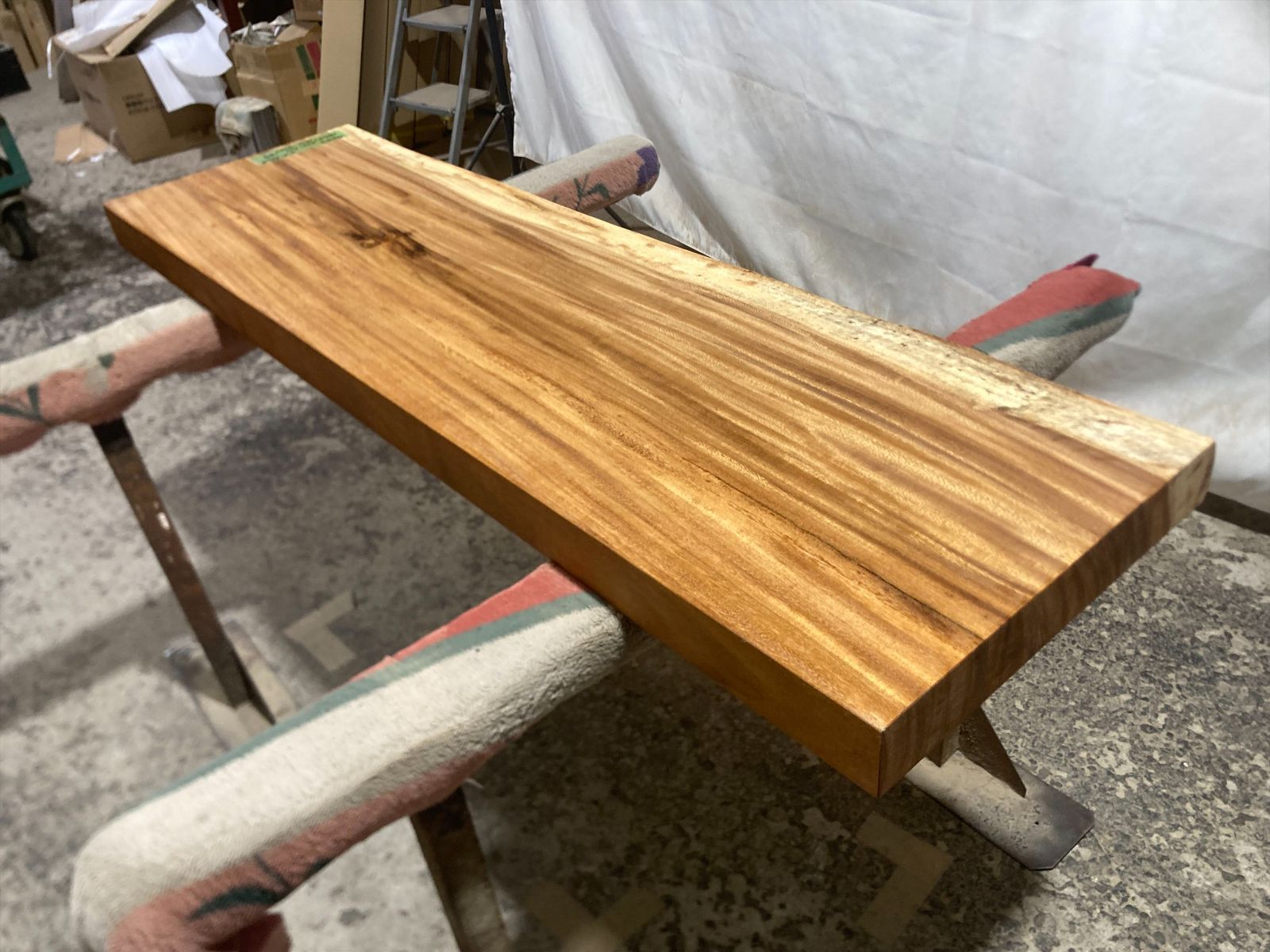 モンキーポッド9242 一枚板無垢 乾燥材 1450ｘ420-410ｘ67mm カウンター センターテーブル ダイニングテーブル MARWIL-DEMENAGEMENTS_CH