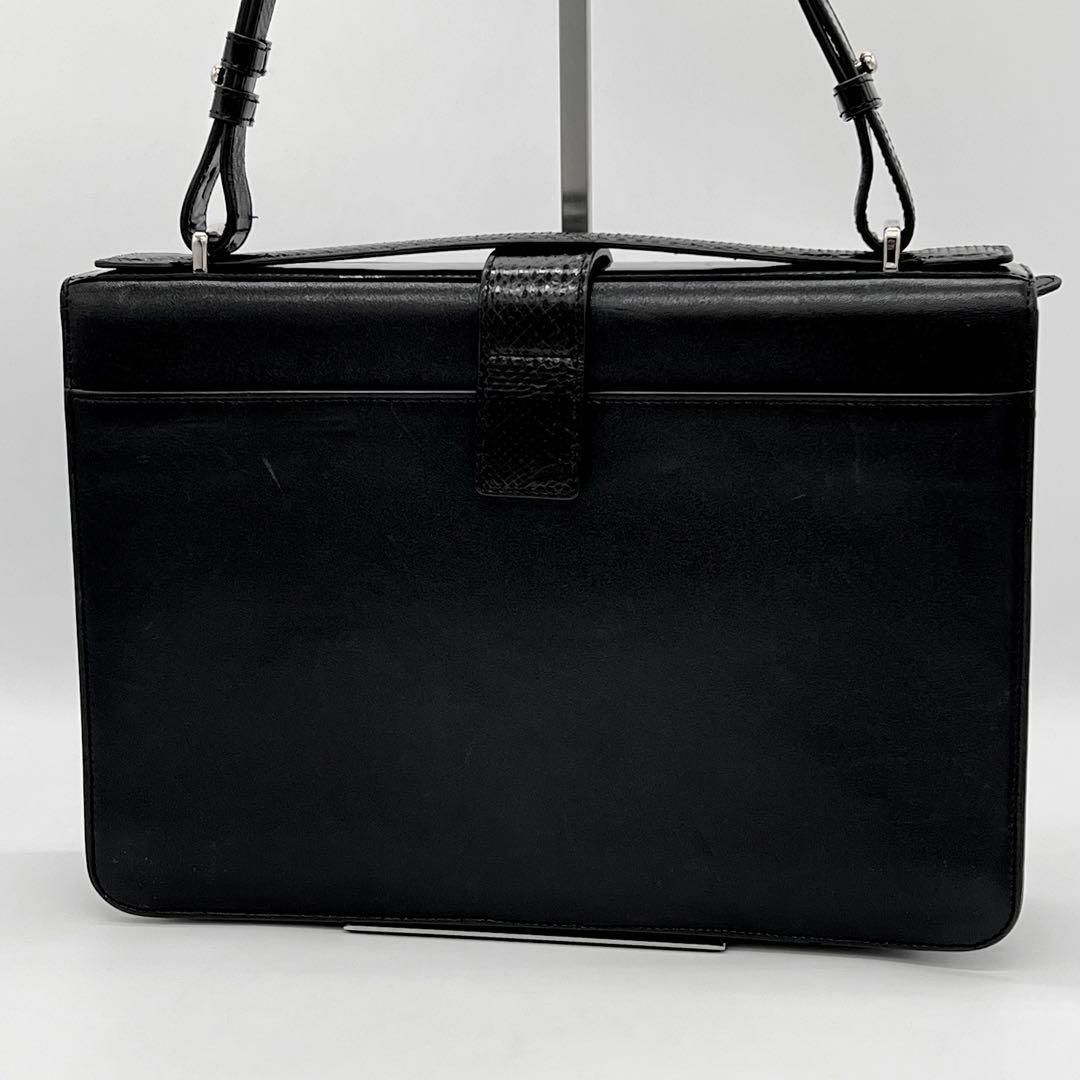 美品】RogerVivier ショルダーバッグ フラップバッグ パイソン - メルカリ