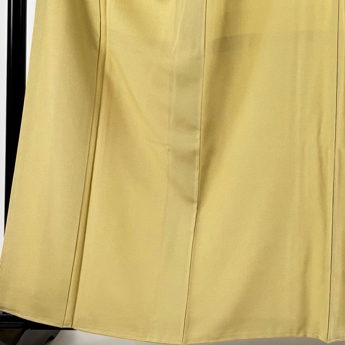 小紋 身丈162cm 裄丈64.5cm M 袷 毎田仁郎 落款 幾何学模様 薄黄 正絹 一つ紋