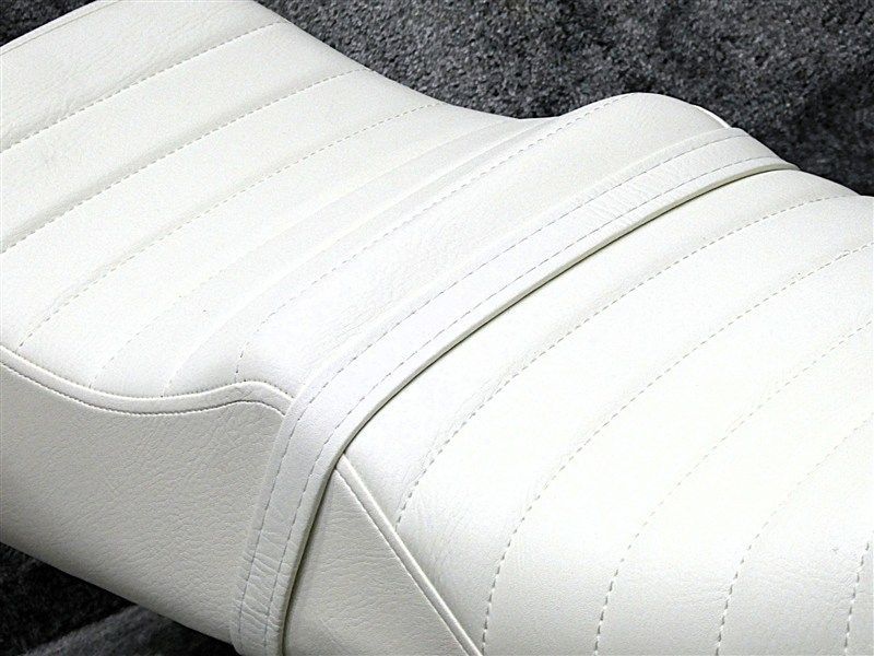 Z400FX 白皮 タックロールシート あんこ抜き ローダウンシートZ400J段シートZ550FX Z500FXへっぽこ社長 外装 ホワイト ボタン