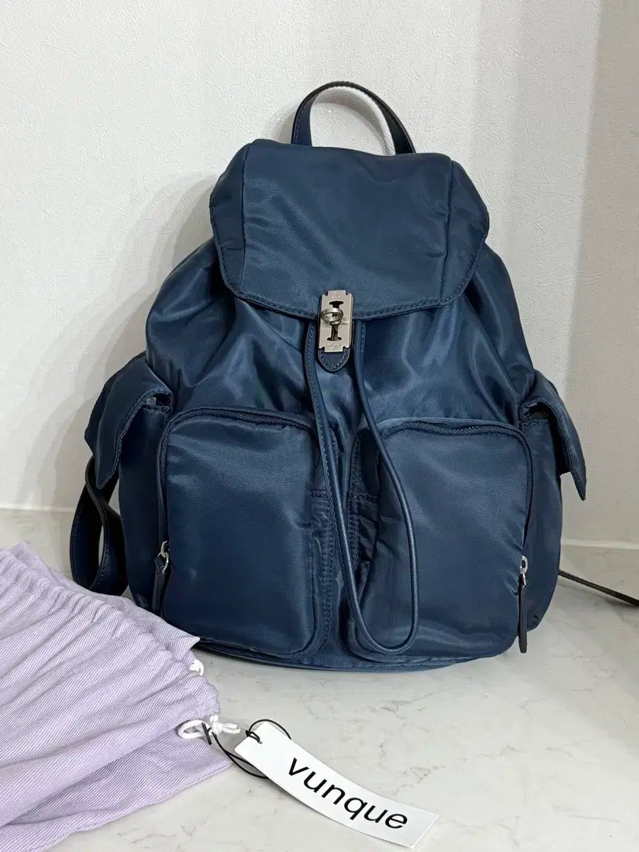 新品 vunque(ブンク) ナイロン リュック リュックサック ネイビー 