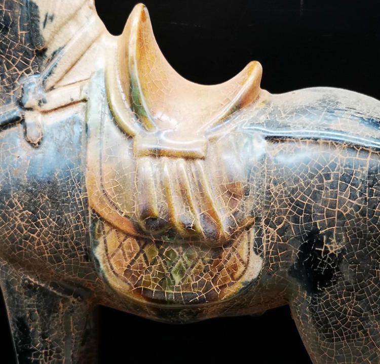 黒釉戦馬古遊び骨董家家財黒馬装飾置物 唐三彩黒釉戦馬磁器置物出土文物を模倣した骨董家招財黒