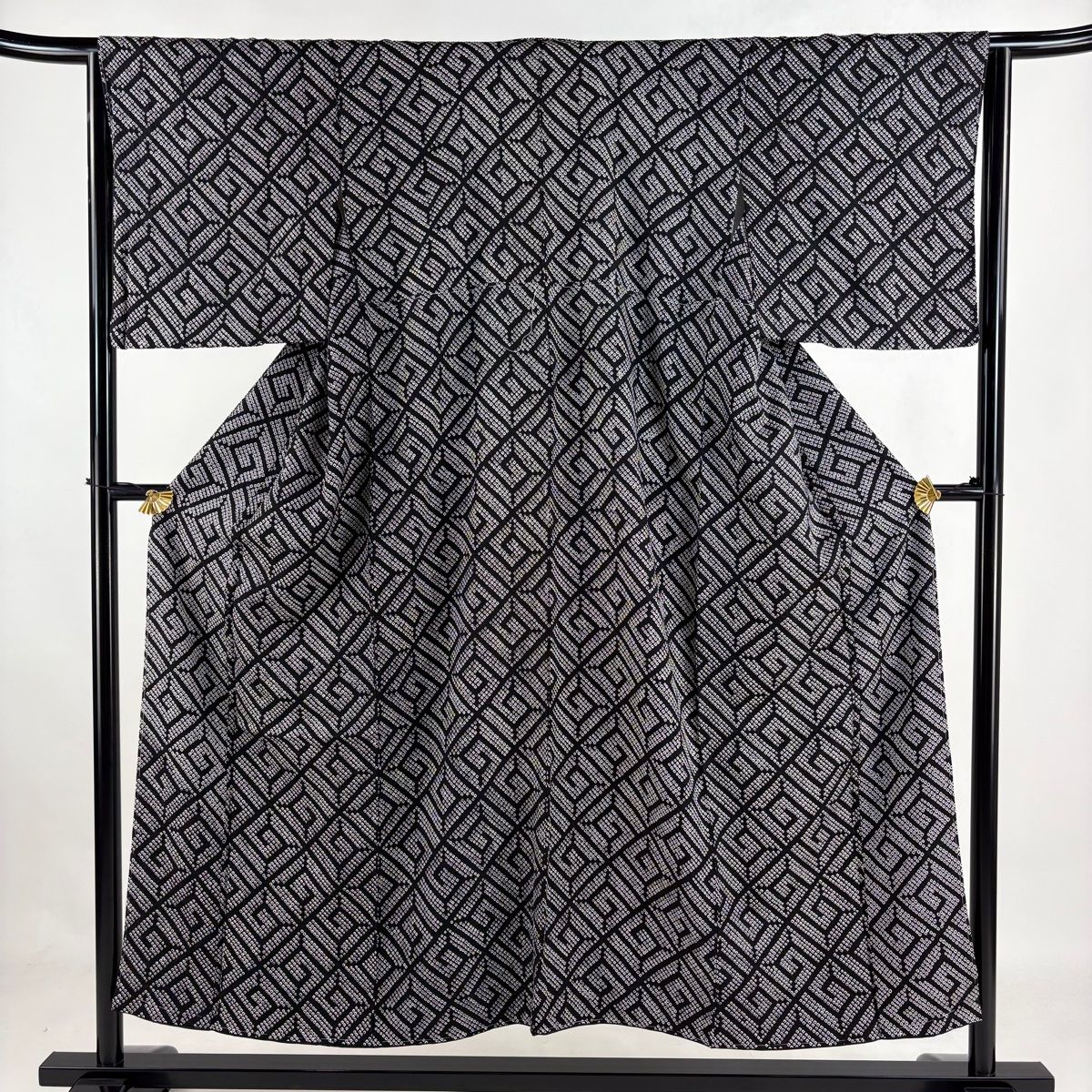 小紋 身丈151cm 裄丈65cm M 袷 幾何学 絞り 黒 正絹 美品 名品 【中古  