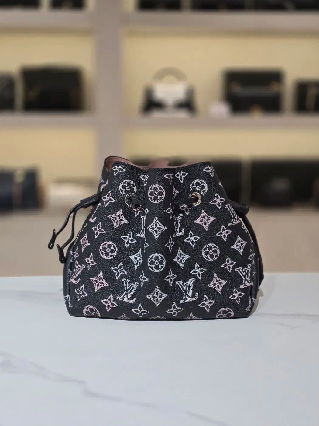 【超極美品】ルイヴィトン　ポルトフォイユイリスコンパクト　モノグラムマヒナ　黒 超極美品】ルイヴィトン ポルトフォイユイリスコンパクト モノグラム