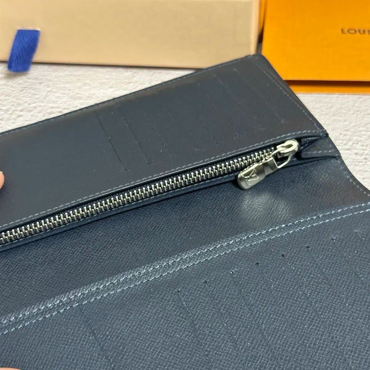付属品完備 Louis Vuitton(ルイヴィトン) タイガ シルバー金具 ブラザ