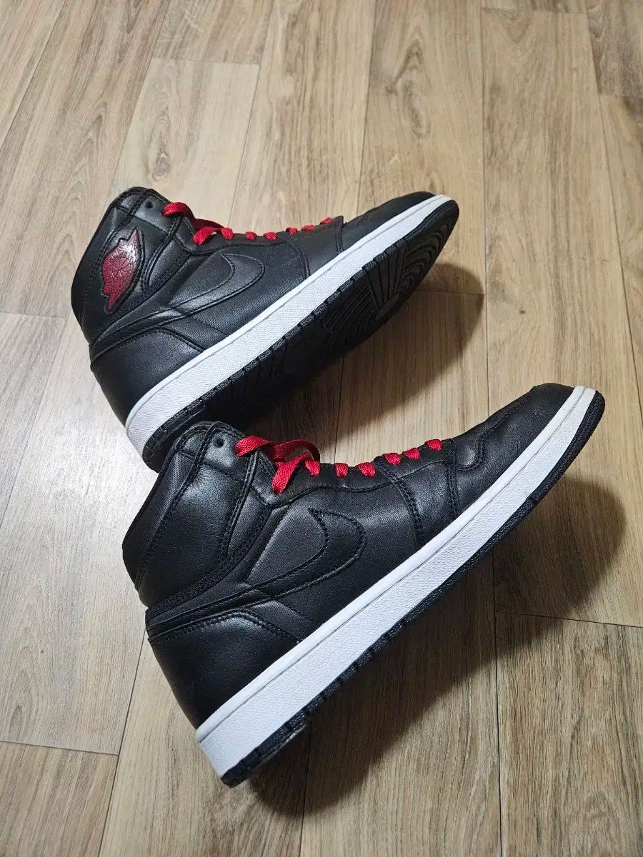 黒 ジムレッド
