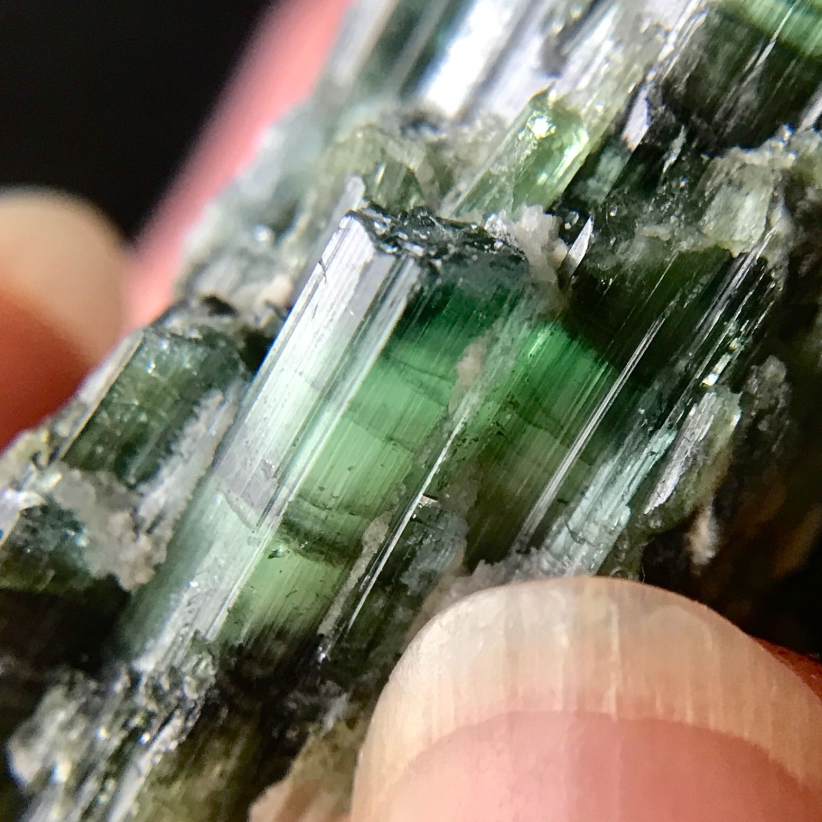 グリーン トルマリン宝石質鉱物標本