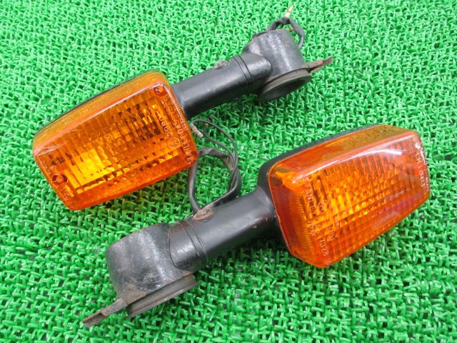 CB750Fインテグラ フロントウインカー 左右 045-7328 ホンダ 純正 中古 バイク 部品 当時物 ステー付き CB750FC ボルドール 修復素材に 73 CB750Fインテグラ フロントウインカー 左右 045-7328 ホンダ 純正