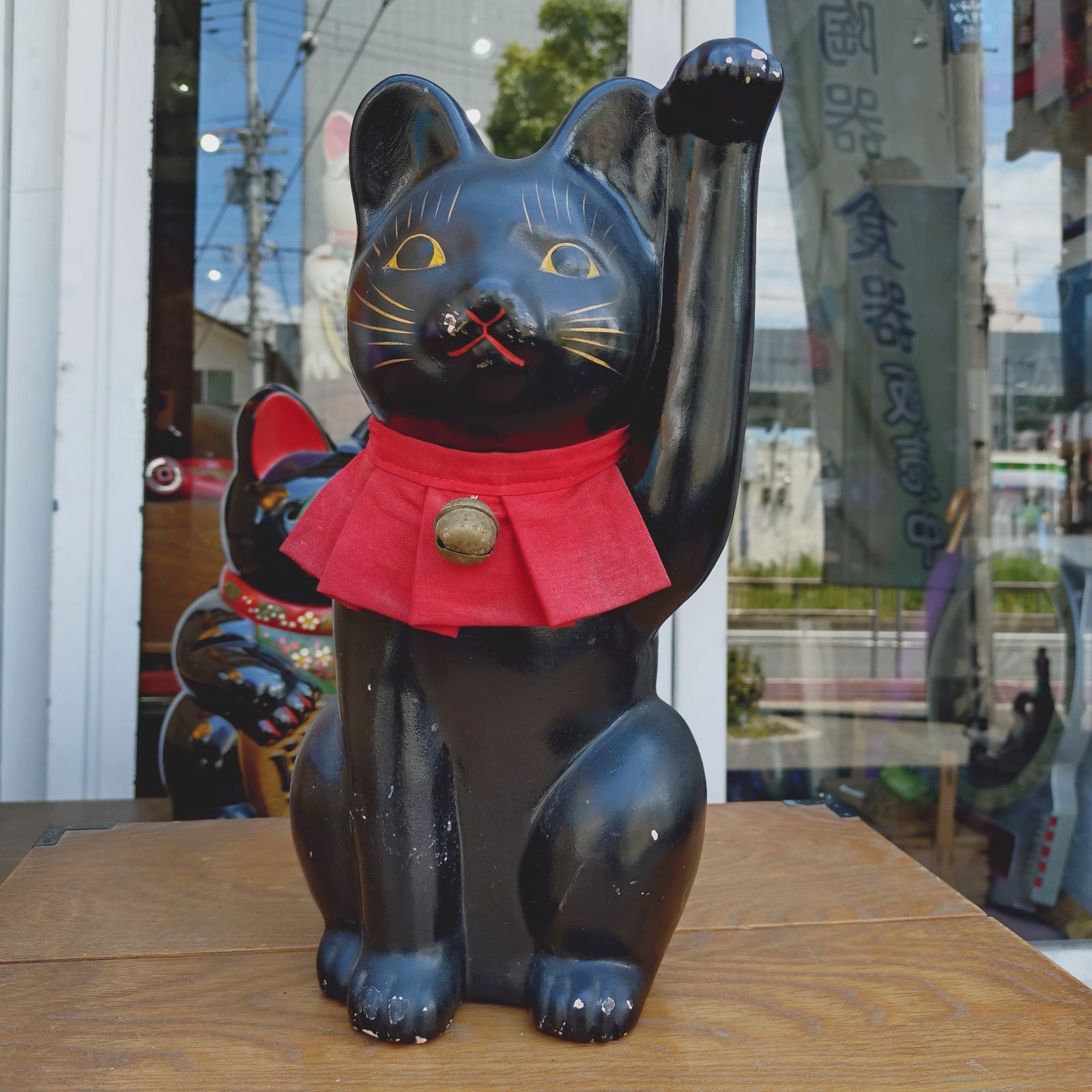 招き猫 30㌢ 伏見稲荷購入 千客万来 黒左手 大福運 一尺 神社 商売 神様 招き猫 32㌢ 伏見稲荷 千客万来 黒左手 大福運 一尺 神社 商売