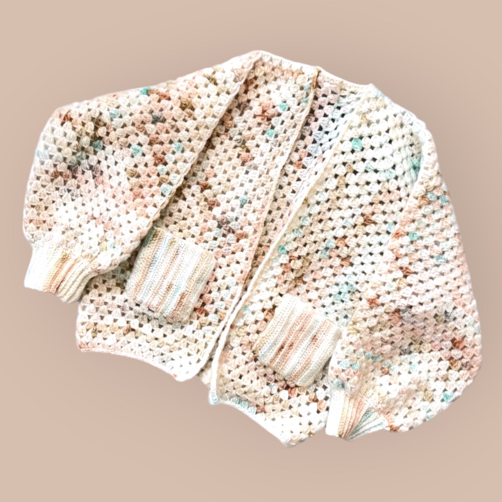 み◉ふわふわ軽い◉手編みのゆったりカーディガン ポケット付き