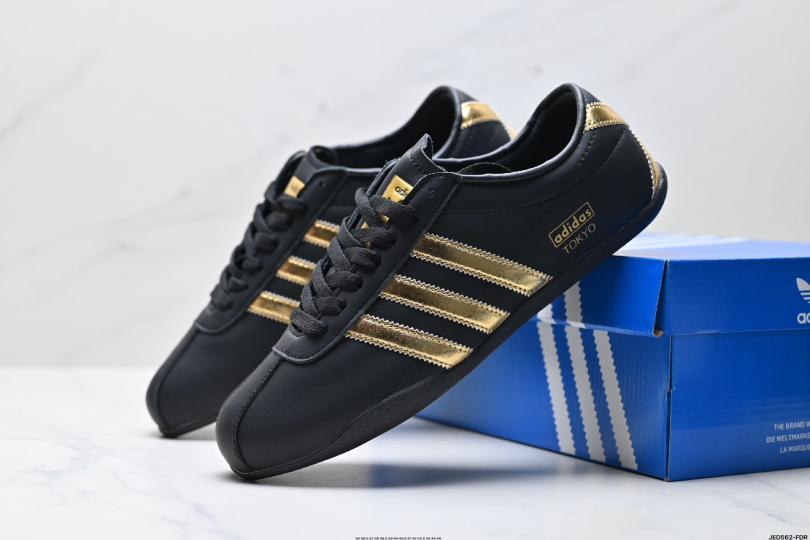 アディダス Adidas