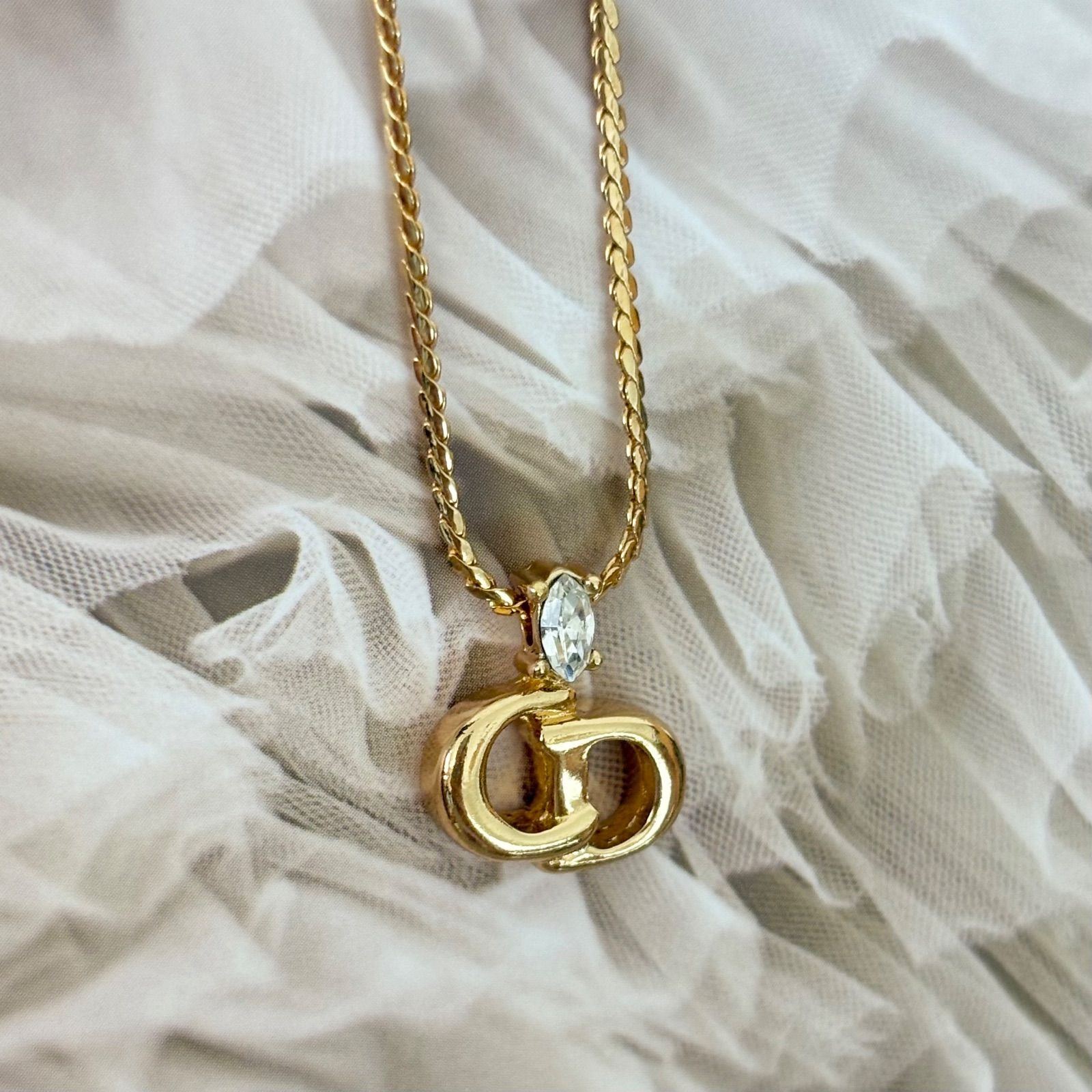 美品　ディオール　ゴールド CD型ペンダント ネックレス ストーン　アクセサリー 超美品 Christian Dior ディオール CDロゴ 一粒ストーン