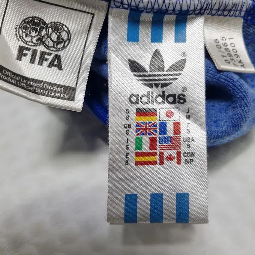adidas アディダス