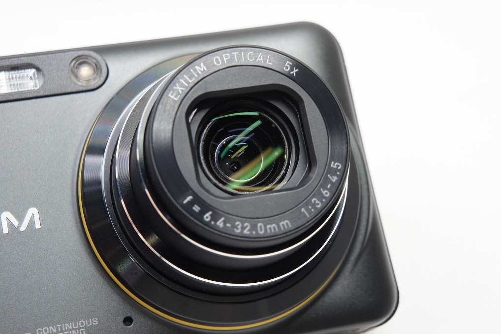 100 コンパクトデジタルカメラ