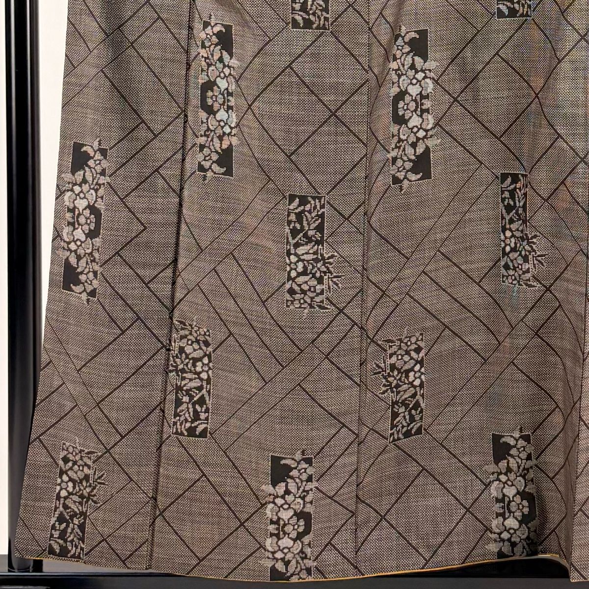 大島紬 美品 名品 証紙 純泥染 草花 麻の葉 茶紫 袷 身丈160cm 裄丈64.5cm M 正絹 【中古】