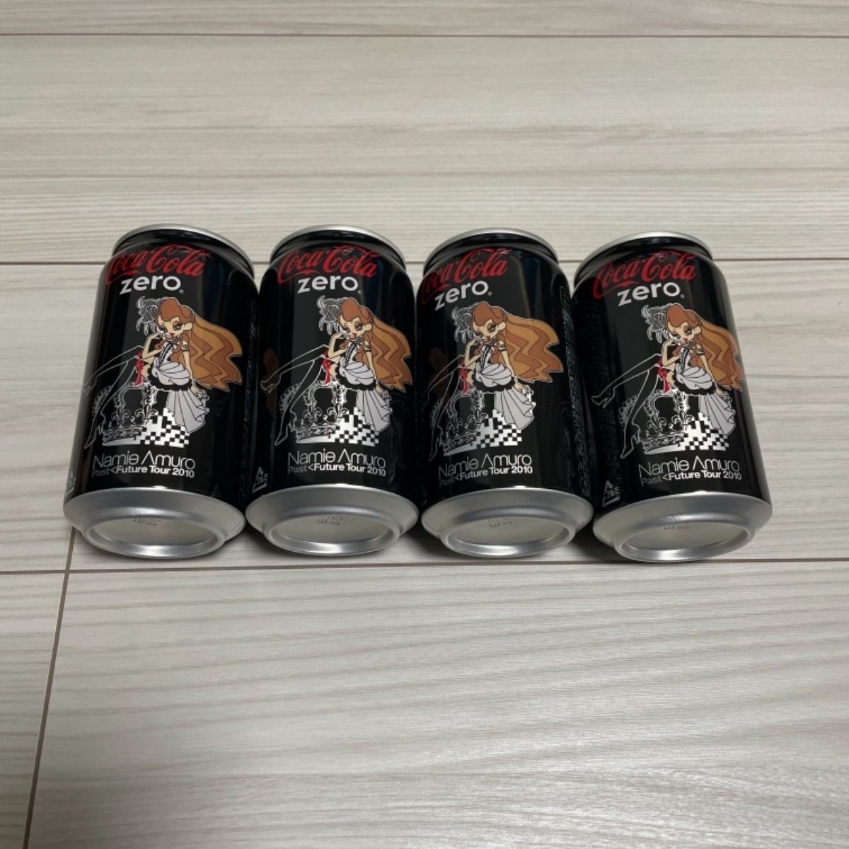 お値下げ！安室奈美恵 コカコーラ缶350ml×4本 - メルカリ