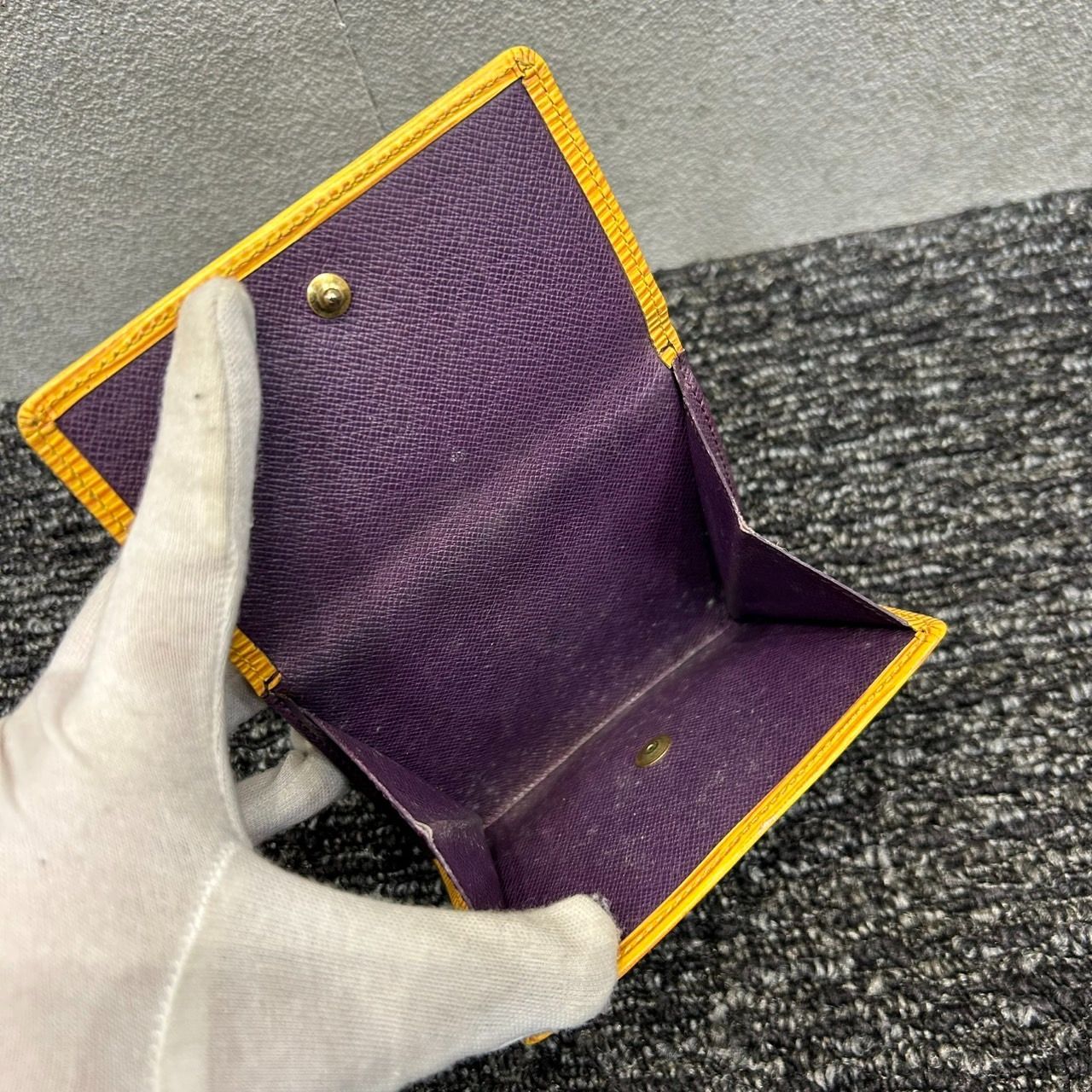 ルイヴィトン　ポルトトレゾール エテュイパピエ　エピ　折財布　ブラック ルイヴィトン ポルトトレゾール エテュイパピエ エピ 折財布 ブラック