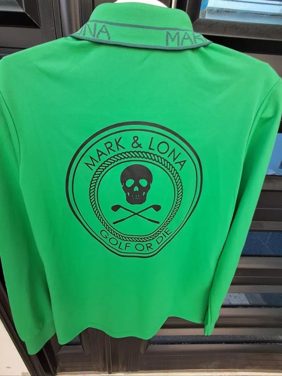 襟付きTシャツ