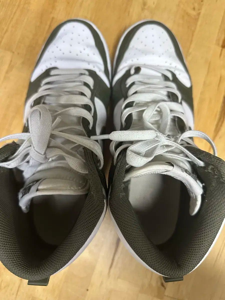 ナイキジョーダン 1 ミッド 275