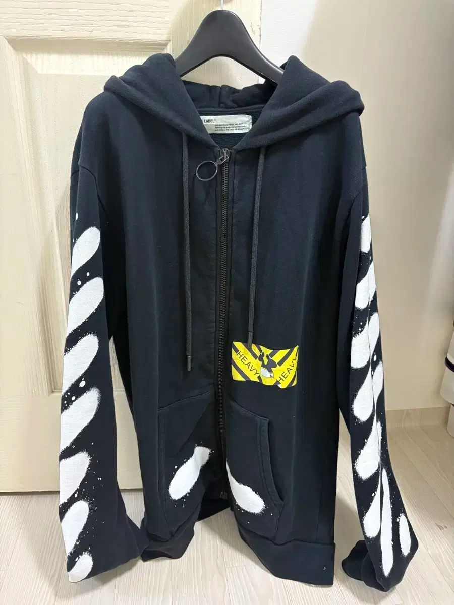 Off-White(オフホワイト) フード付き ジップアップパーカー 出品