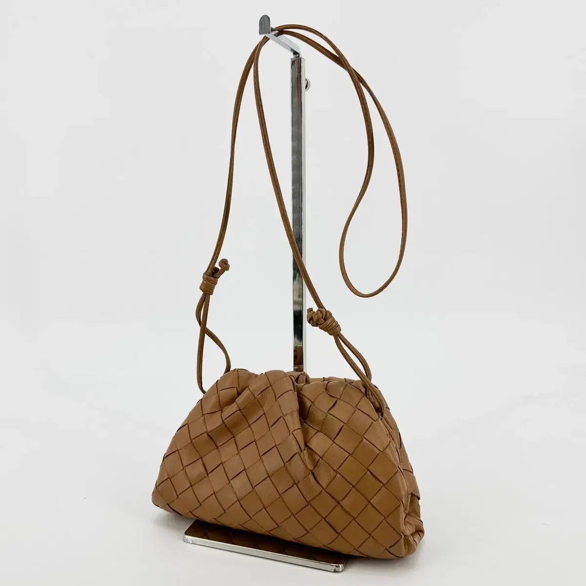 百貨店 BOTTEGA VENETA ボッテガ ヴェネタ ミニ ウィービング マンドゥバッグ ギャザーバッグ 585852