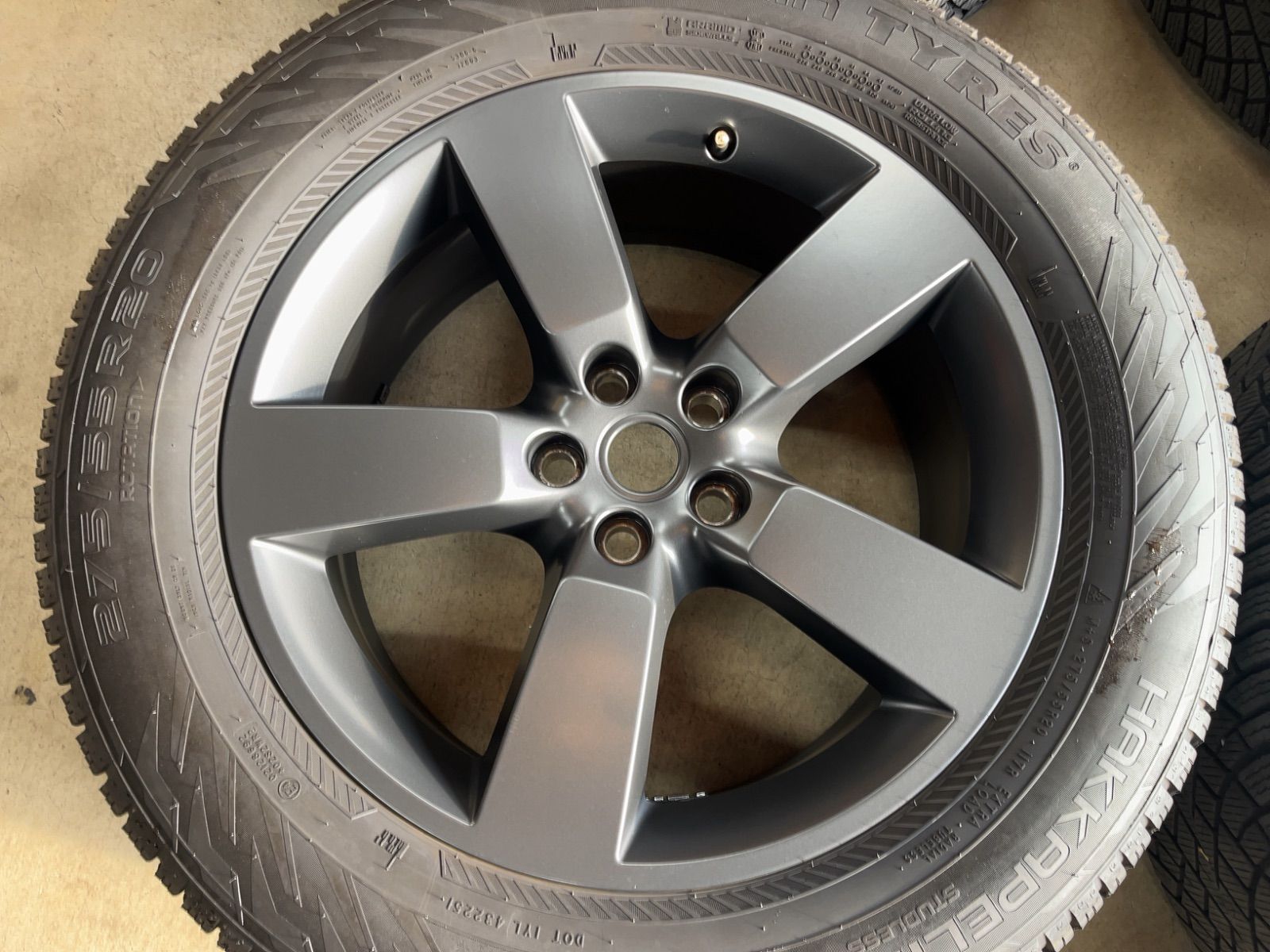 ランドローバー ディフェンダー 純正品 ノキアン 冬用 2022年製 20