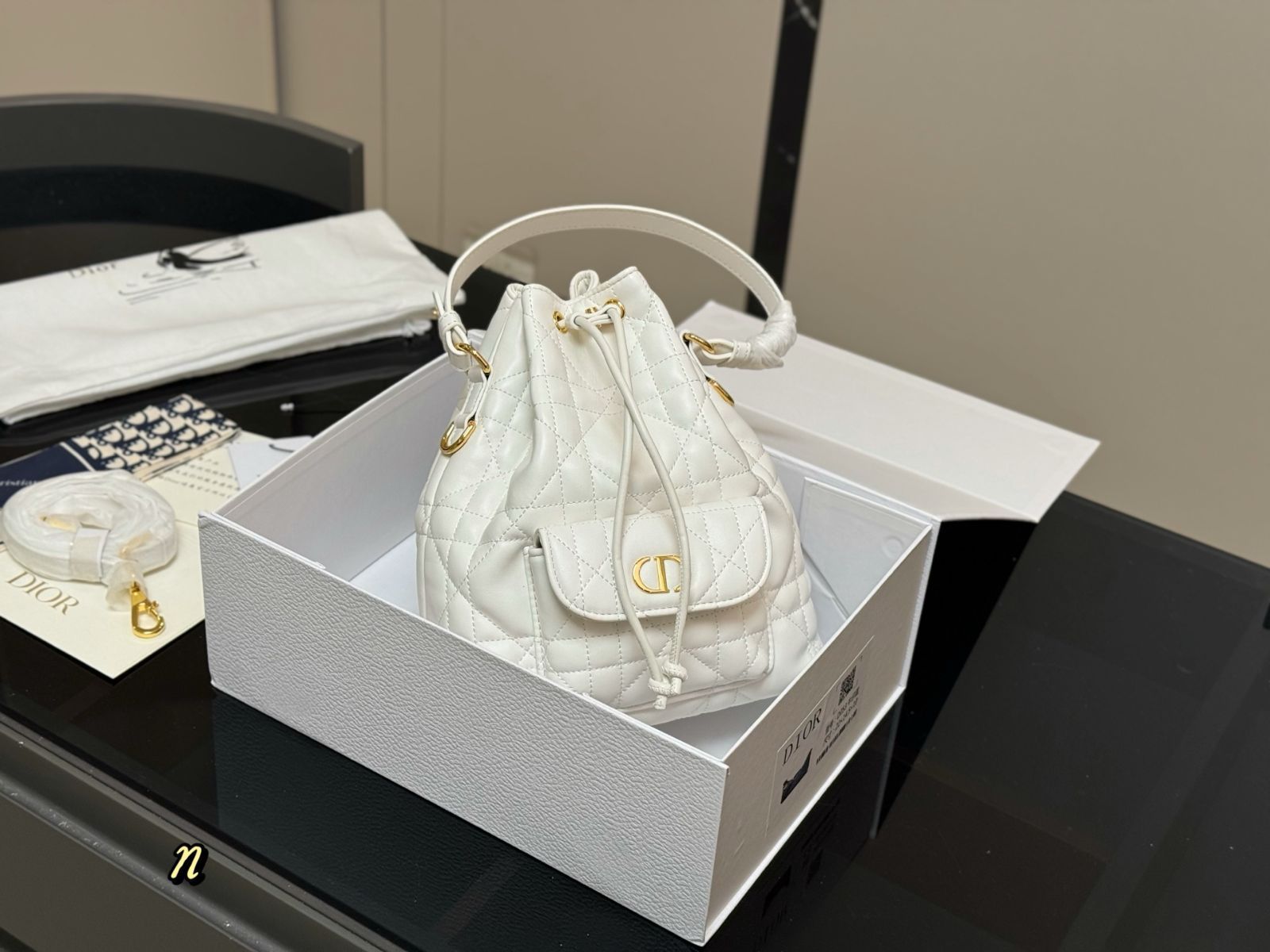 今日特価】DIOR CARO バケットバッグ-MM輸入1 - メルカリ