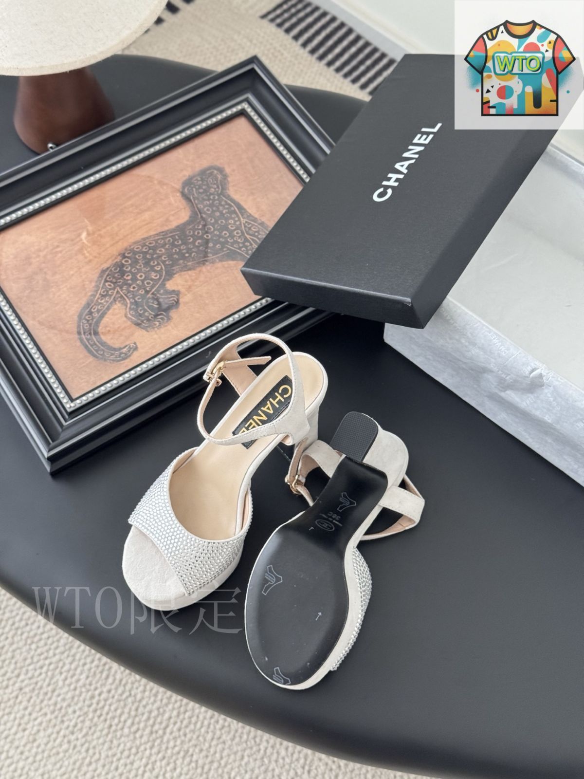ゴールドで華やぐ足元♡【CHANEL】サンダル Chanel 25K 早春シリーズ プラットフォームスパンコールサンダル