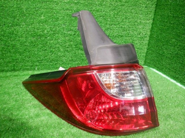 マツダ プレマシー CWEFW CWFFW CWEAW 純正テールライト左右 マツダ 純正 プレマシー 《 CWEFW 》 左テールランプ P81400-25009400