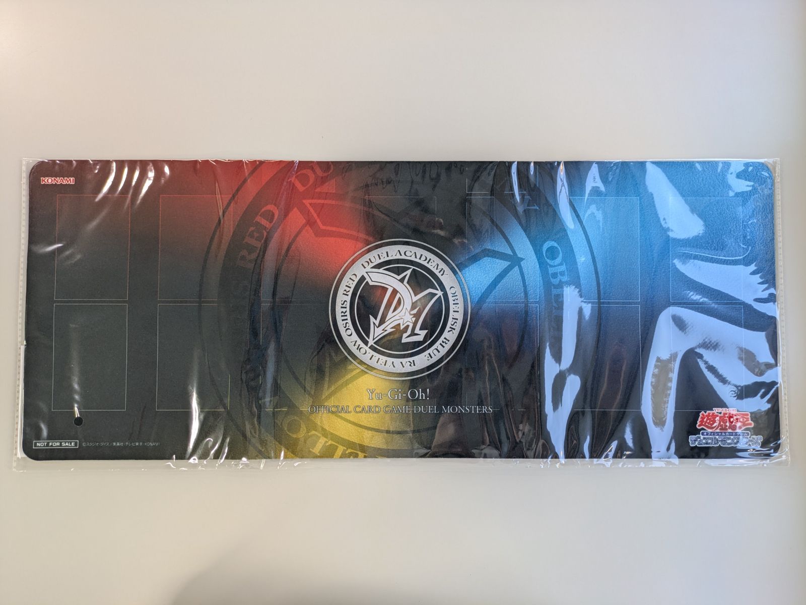遊戯王　プレイマット　ハーフ　GX　アカデミアロゴ 遊戯王 公式 GX デュエルアカデミア ハーフプレイマット
