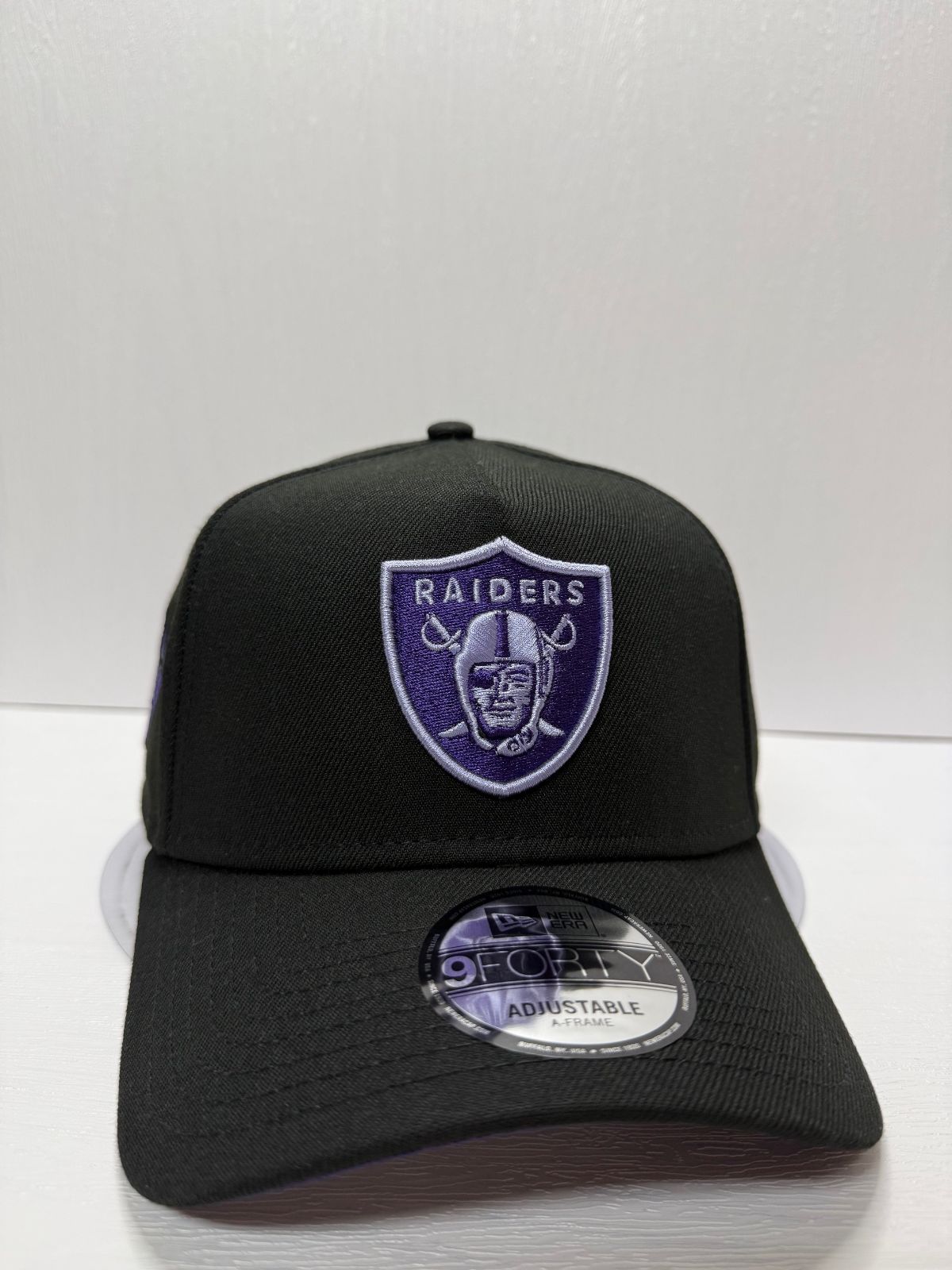 Newera オークランドレイダース 75thアニバーサリー 9forty A-FRAME スナップバックキャップ ブラックカラー