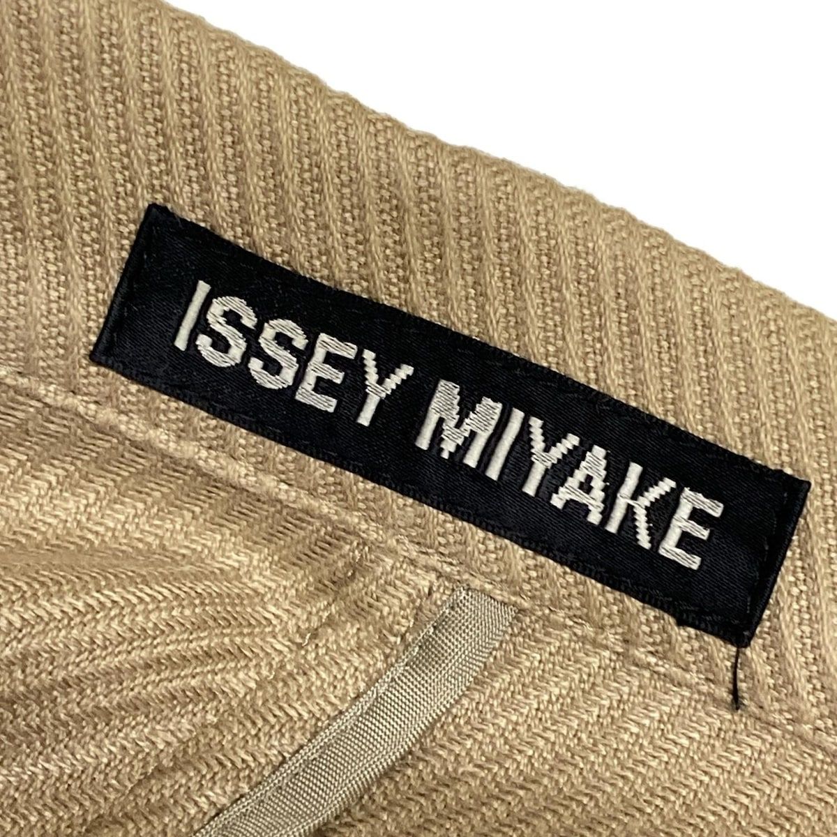 ISSEY MIYAKE イッセイミヤケ ジャケット ベージュ Lサイズ ISSEYMIYAKE(イッセイミヤケ) ジャケット サイズ3 L メンズ美品