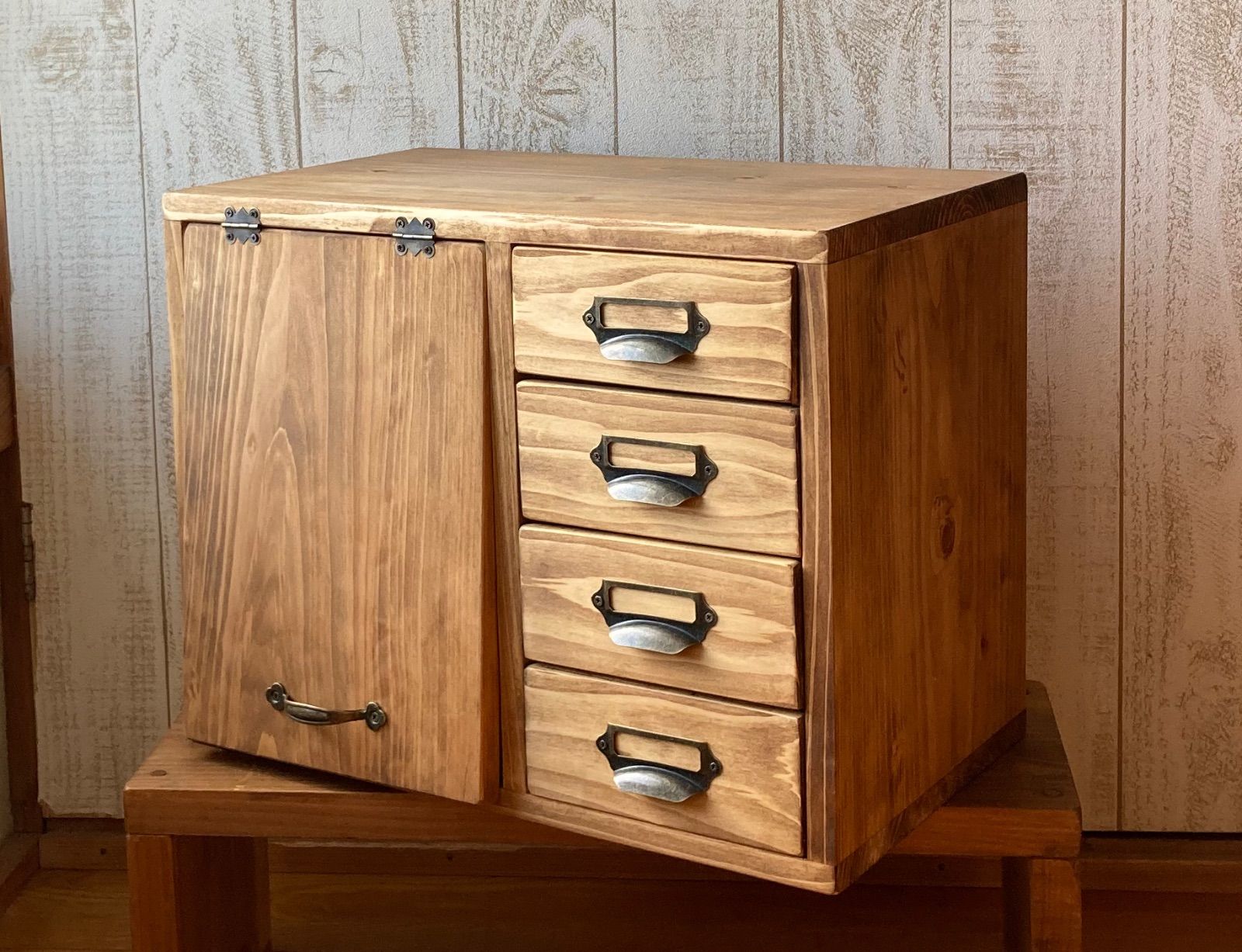 サイズ、デザインオーダー可！バッタン３枚扉キャビネットナチュラルブラウン受注製作 サイズ、デザインオーダー可！3枚バッタン扉キャビネット