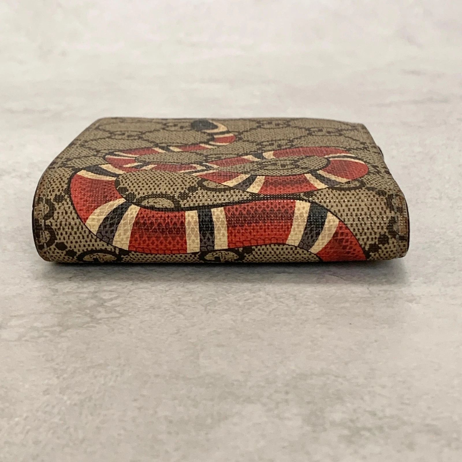 美品 GUCCI グッチ GGスプリーム 二つ折り財布 キングスネークプリント GUCCI グッチ GGスプリーム キングスネークプリント 二つ折り財布
