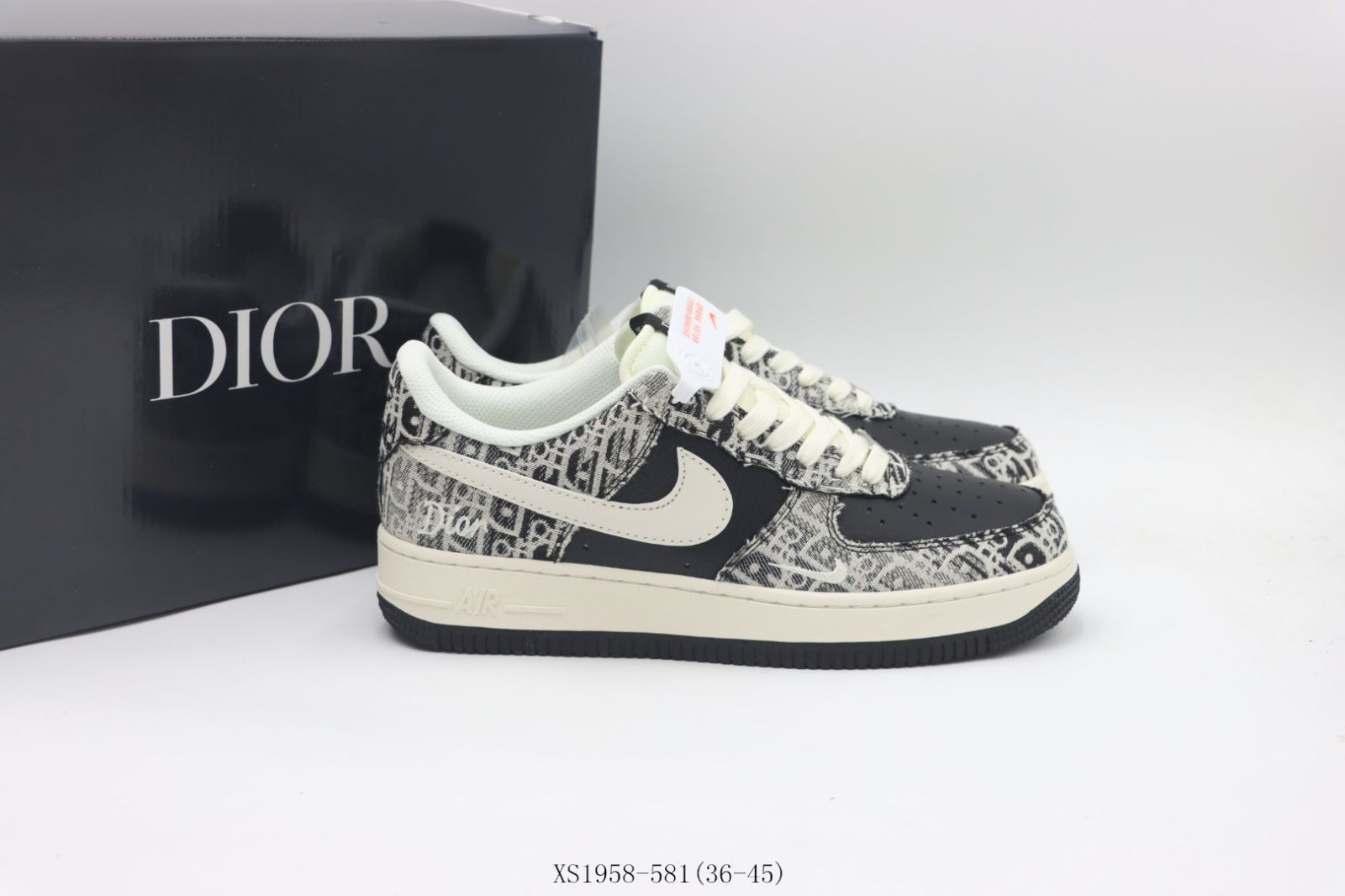 Dior スニーカー ホワイト/ブラック Dior スニーカー ホワイト/ブラック - メルカリ