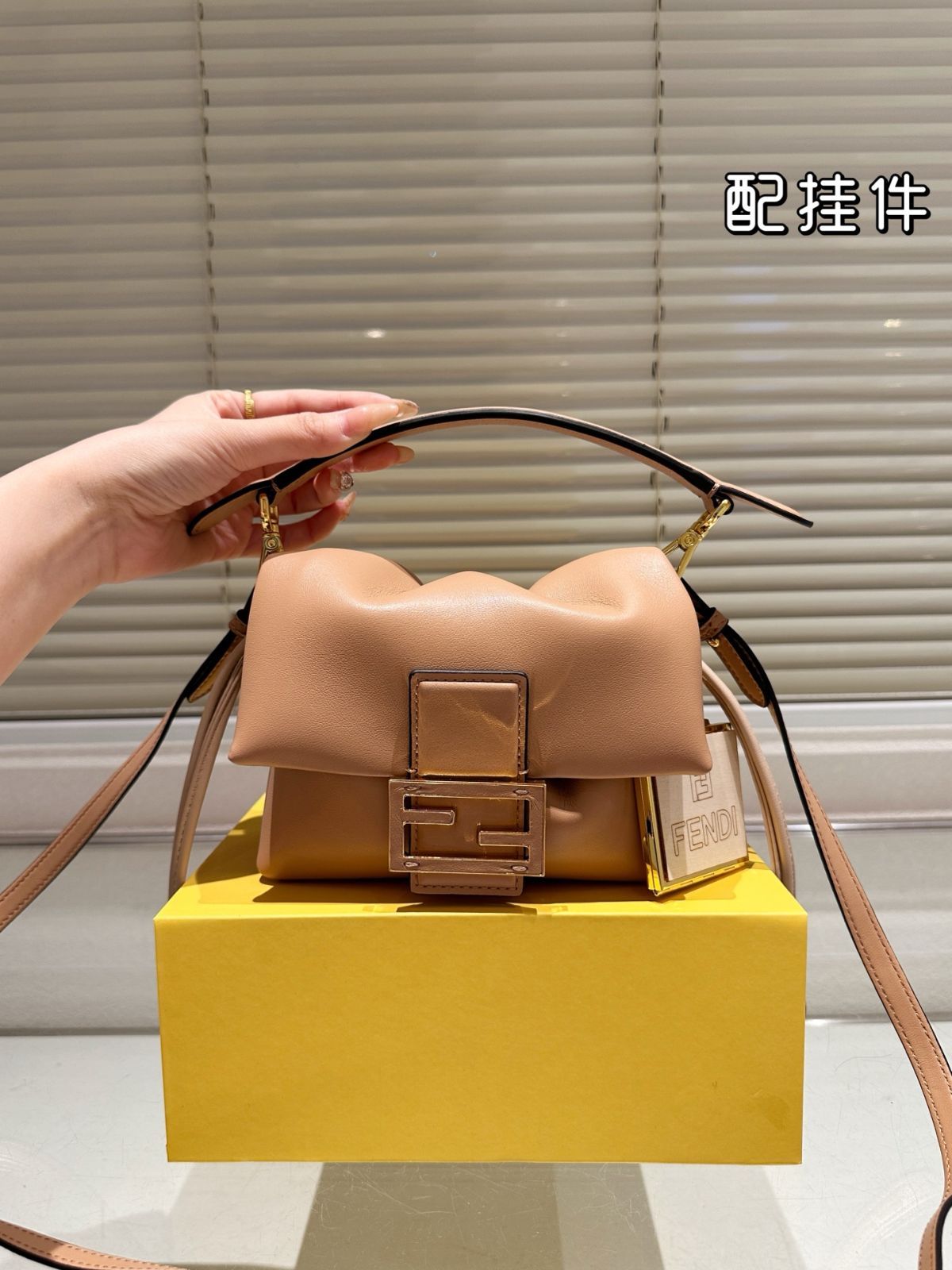 【関税＆送料込み】Fendi Nvo-Baguette Bag 今日特価】Fendi New Baguette Bag（フェンディ ニュー バゲット