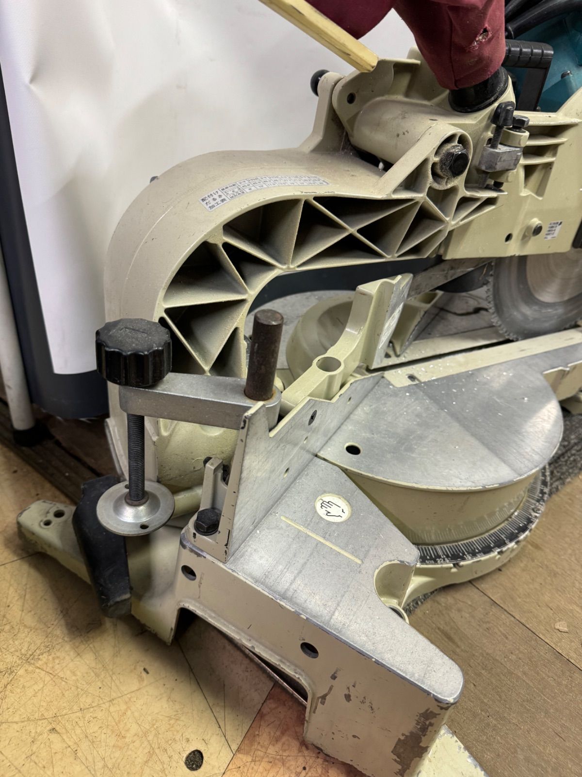 モノマニア四日市】【引取限定】makita 305mm スライドマルノコ LS1213