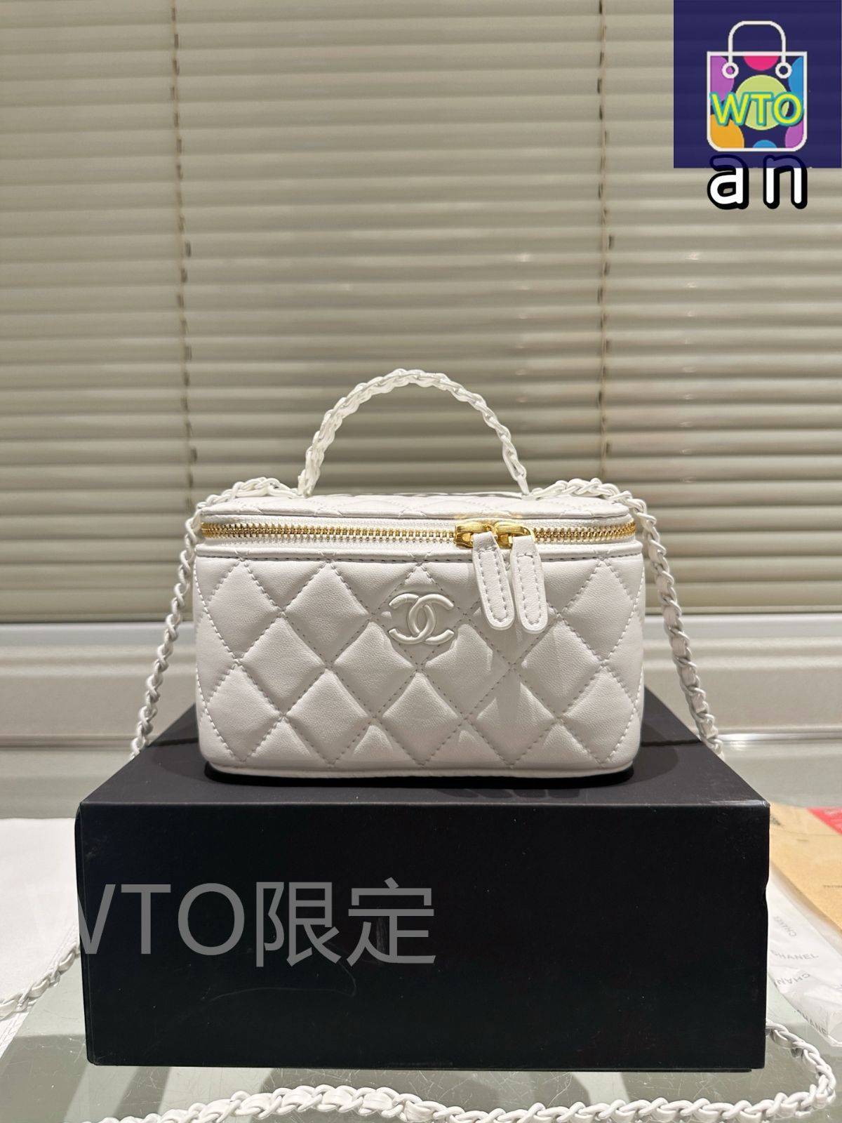 今日特価】Chanel Lipstick Case & Makeup Box - シャネル