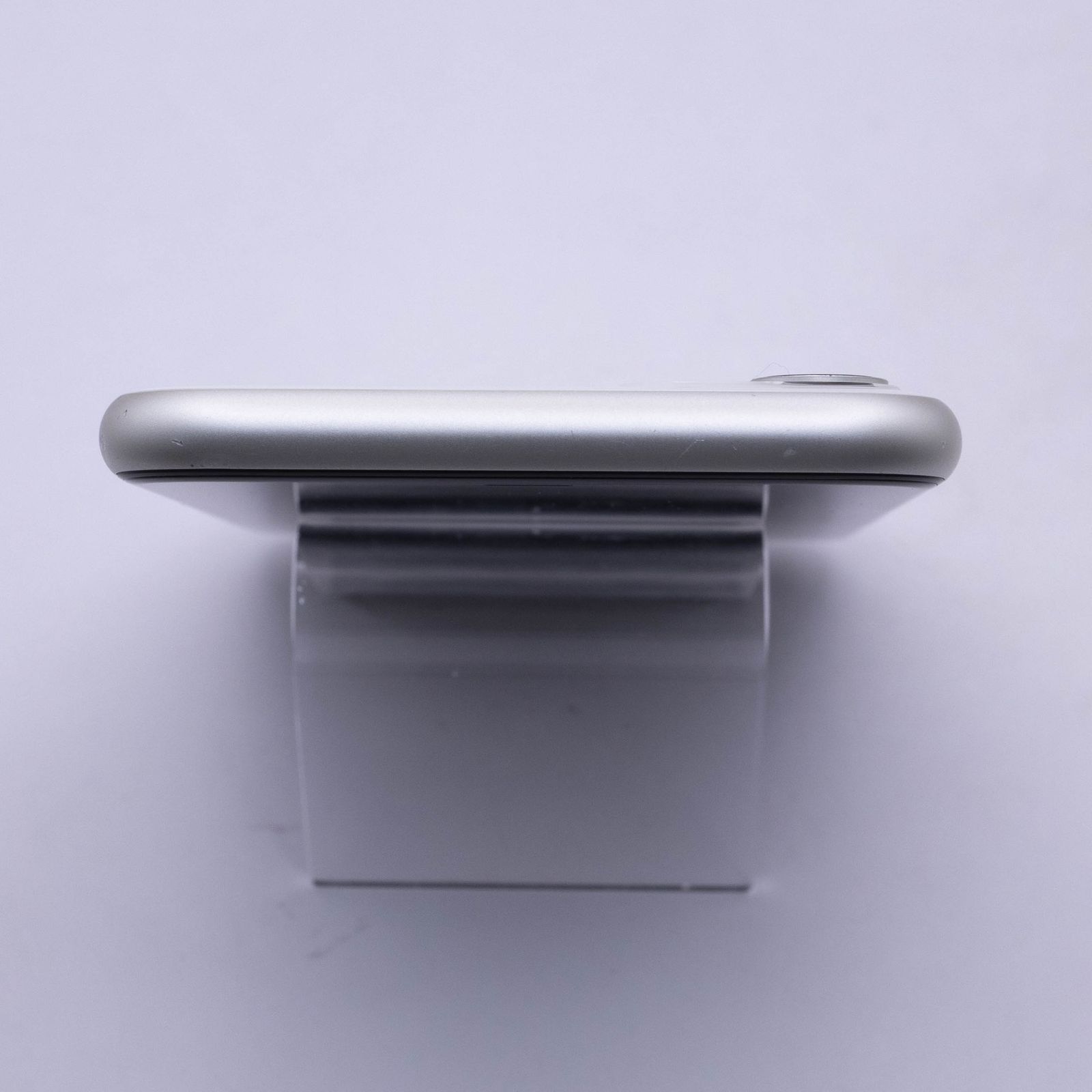 iPhone 11 128GB ホワイト MWM22J/A バッテリー90% - メルカリ