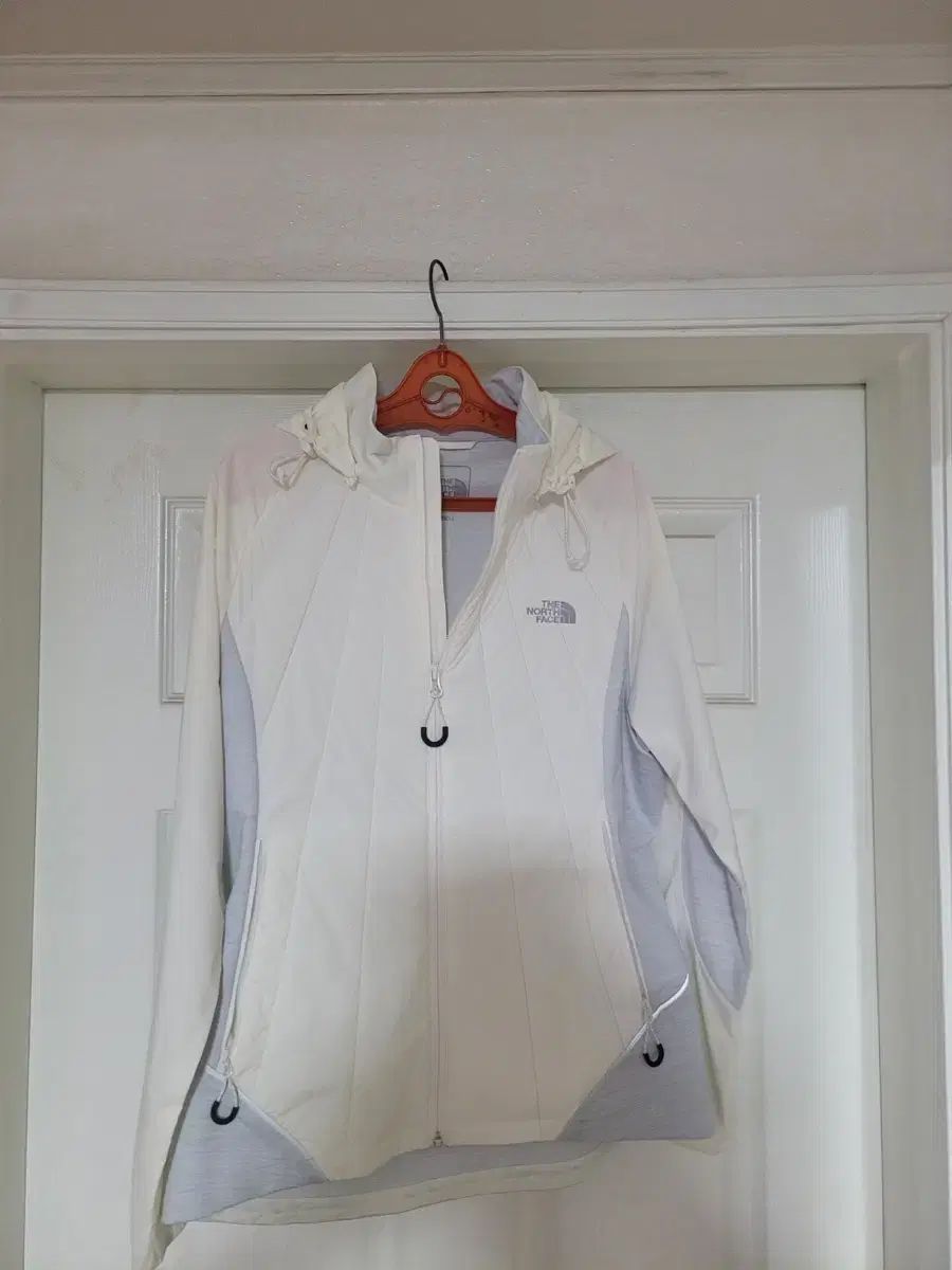 THE NORTH FACE ザ ノース フェイス レディース ウィンドブレーカー 95 サイズ