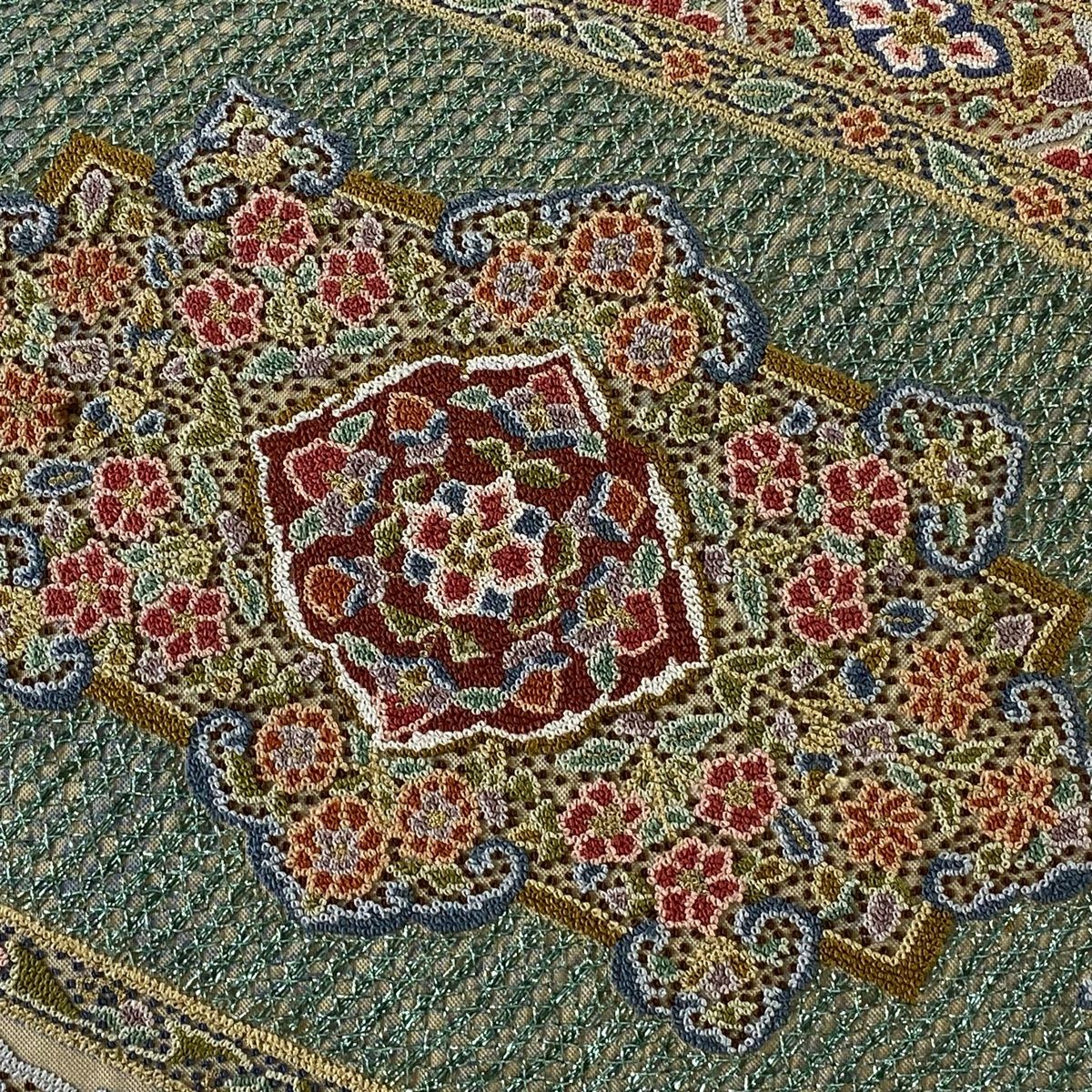 ◆663◆袋帯 六通 逸品 華文 有職文様 相良刺繍 金糸駒刺繍　正絹　着物帯 袋帯 美品 逸品 華文 金糸 相良刺繍 山吹茶色 お太鼓柄 正絹