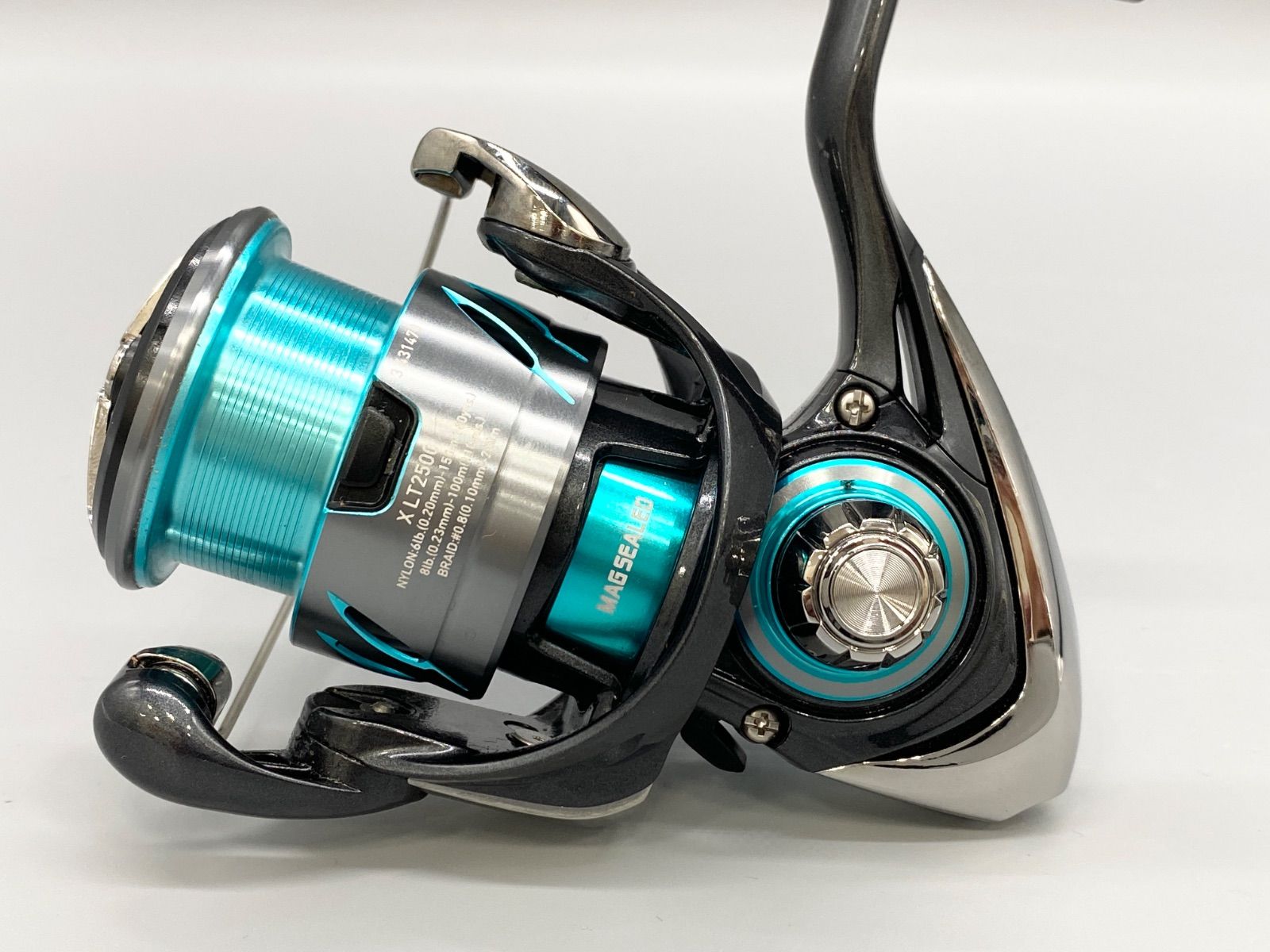 美品箱付き】DAIWA ダイワ 24 エメラルダス X LT2500 ギア比5.3