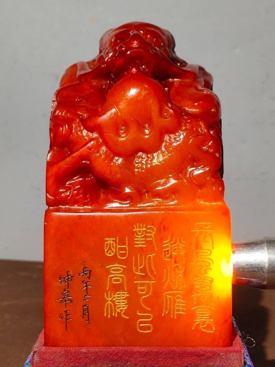 寿山石 田黄石 亀形彫刻 古印材 丁亥年作 竹唐刻 木箱付 美術収蔵品 風水開運 □大成美術□寿山石 金田黄石彫刻 麒麟鈕印章 印鑑 謙之作款（検
